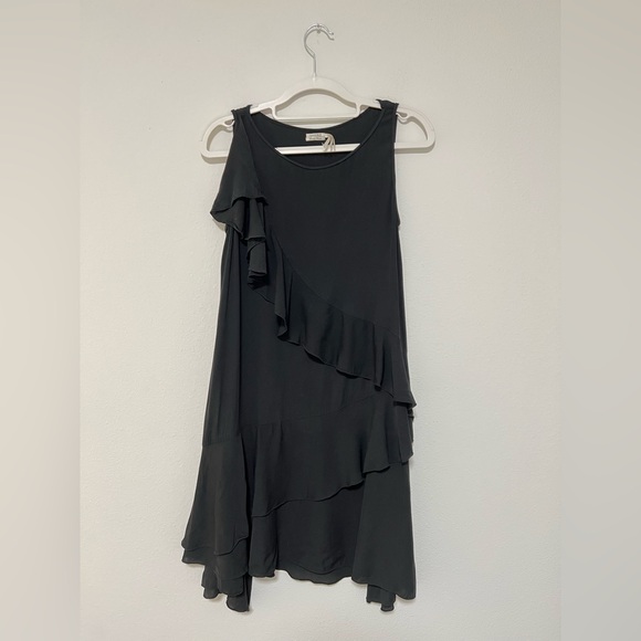 Leon Max Dresses & Skirts - Leon Max Elegant Black Silk Sleeveless Tiered Ruffle Dress